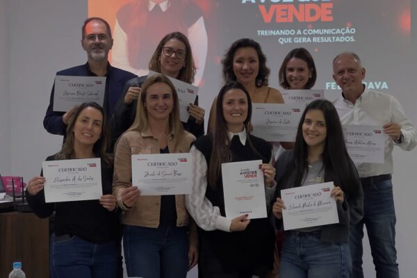 Curso “Quebrando o Gelo com a Câmera” transforma noite de participantes em Itapema e mostra que todos podem se comunicar com mais presença Quebrando o Gelo com a Câmera