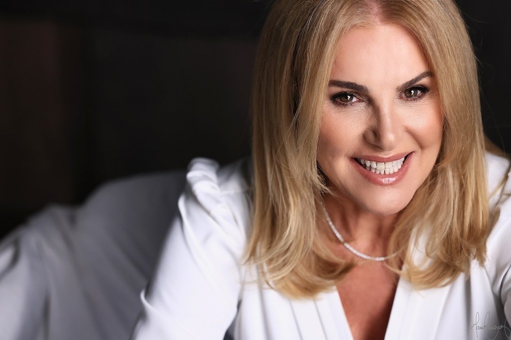 Empresária e escritora brasileira Bettina Muradás lança livro em Nova York 1 Empresaria e escritora brasileira Bettina Muradas lanca livro em Nova York