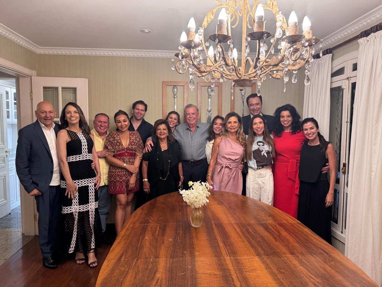 Luciano Hang participa de jantar com a família Abravanel em São Paulo 1 Luciano Hang participa de jantar com a família Abravanel em São Paulo