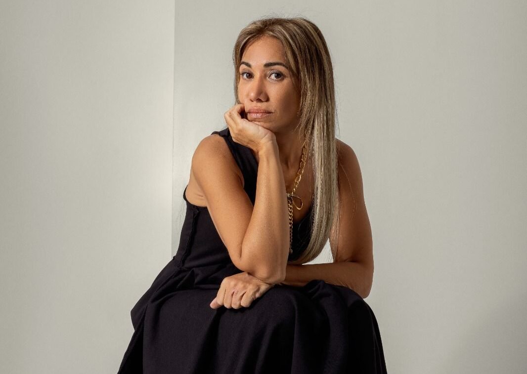 Coleção “Sonhos sempre vêm para quem sonhar”, de Mariana Meirelles, da marca MM, transportou a magia e o simbolismo do clássico “O Mágico de Oz” para a moda feminina, combinando fantasia e sofisticação 1 unnamed 1 e1744318201415