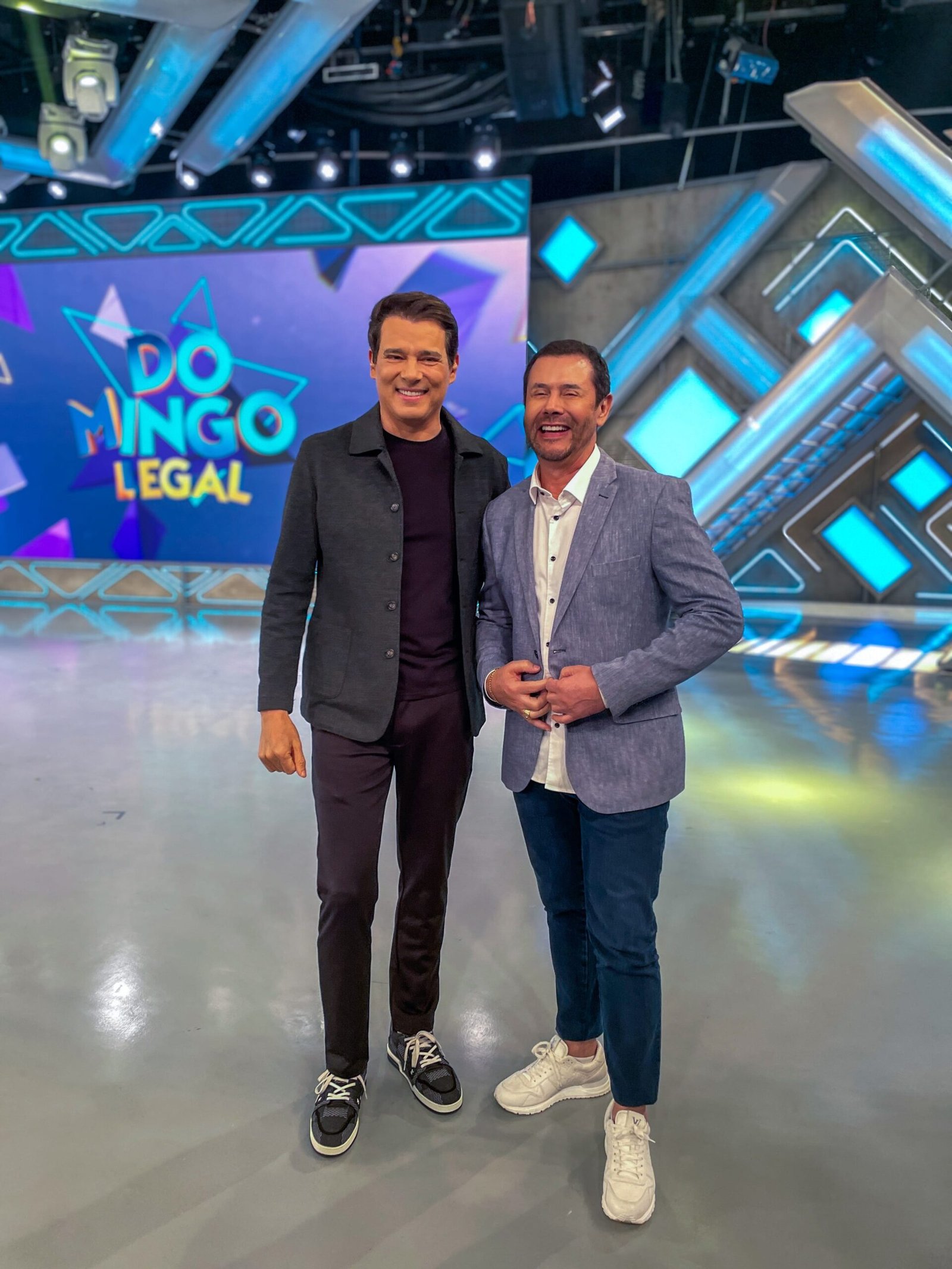 Empresário de Santa Catarina se sensibiliza com o “Rei do Café” e faz doação no Domingo Legal  1 Celso Portiolli e Reginaldo Boeira no programa Domingo Legal. Foto por Paulo Hintz Growth Global min scaled