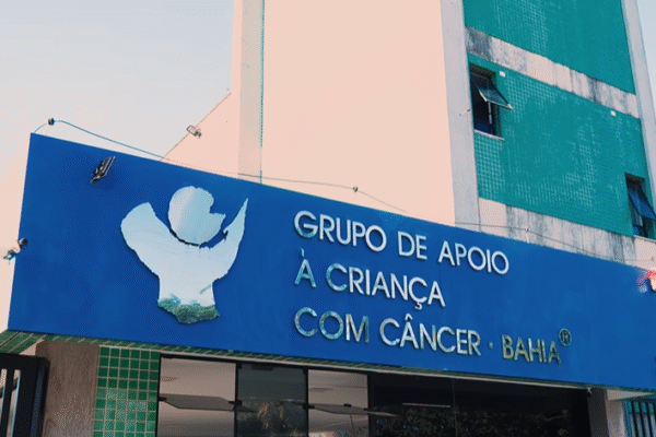 Bispo Bruno Leonardo realiza nova doação para Grupo de Apoio à Criança com Câncer na Bahia unnamed 2025 06 03T091543.370