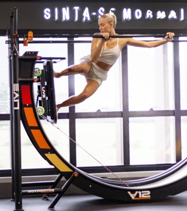 Treino de força promove qualidade de vida para todas as idades 1 Atleta Maya Carpinelli treinando com Mormaii Fitness