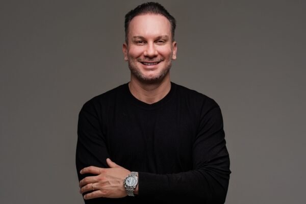 Artigo: tendências e desafios para o mercado imobiliário em SC O empresário Leandro Basseto, da holding imobiliária Basseto Grupo, aborda neste artigo as perspectivas para o dinâmico mercado imobiliário catarinense