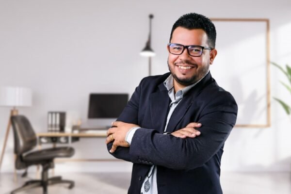 Tairone Lima: trajetória de superação, educação e comunicação que chega a Queimadas Fotos para Noticias cidadenoar scaled